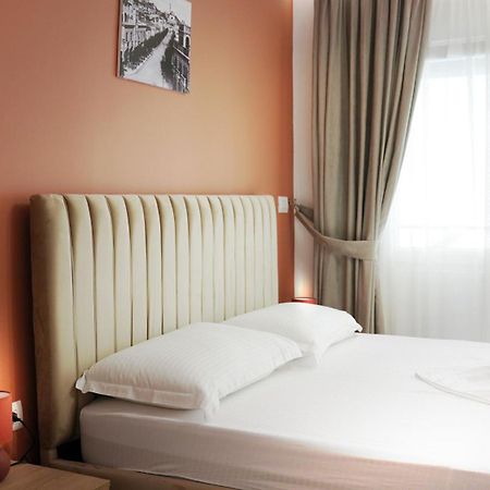 גולם Hotel Luris מראה חיצוני תמונה