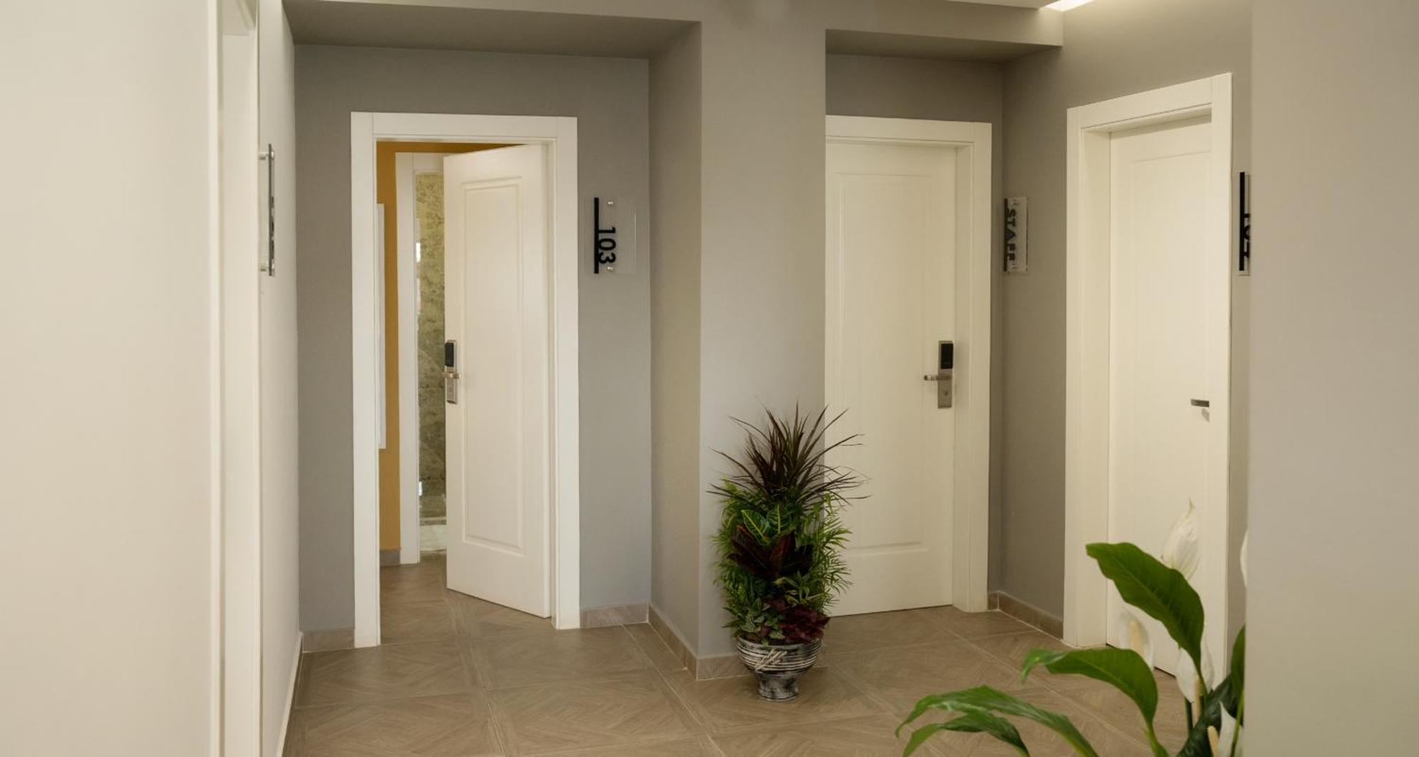 גולם Hotel Luris מראה חיצוני תמונה