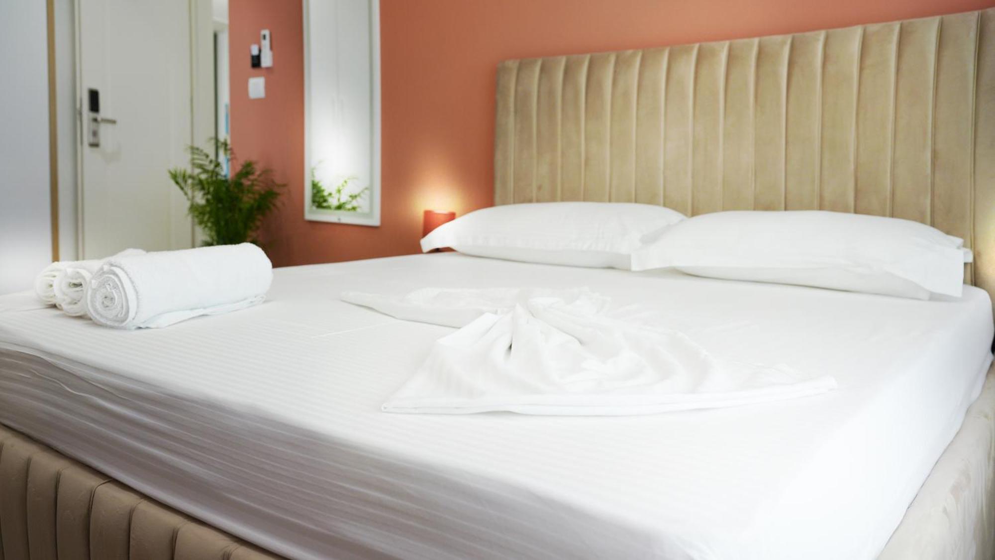 גולם Hotel Luris מראה חיצוני תמונה