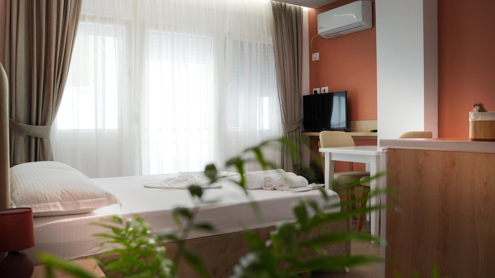 גולם Hotel Luris מראה חיצוני תמונה